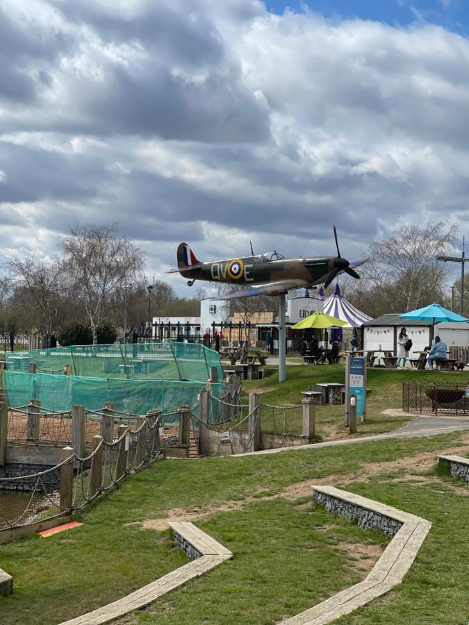 Sunscape Breaks At Tattershall Lakes Hotel Exterior photo